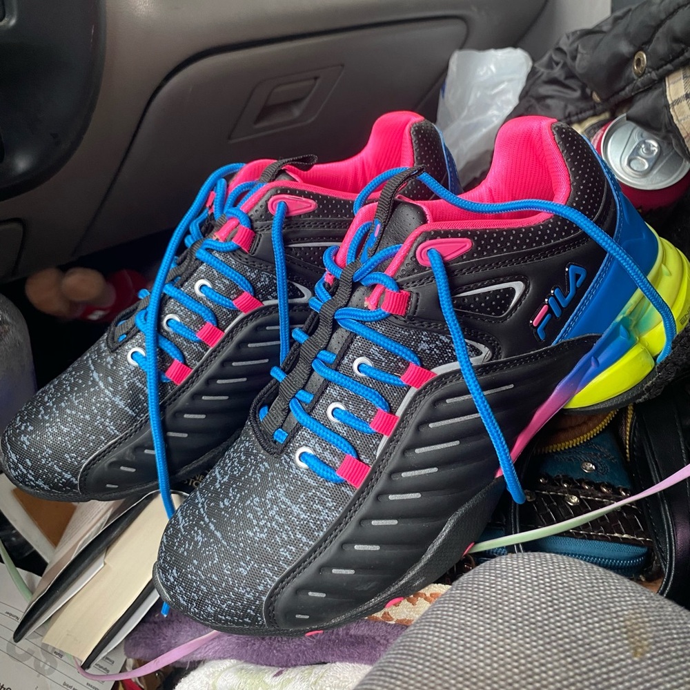 Women's FILA Size 7 1/2 shoes